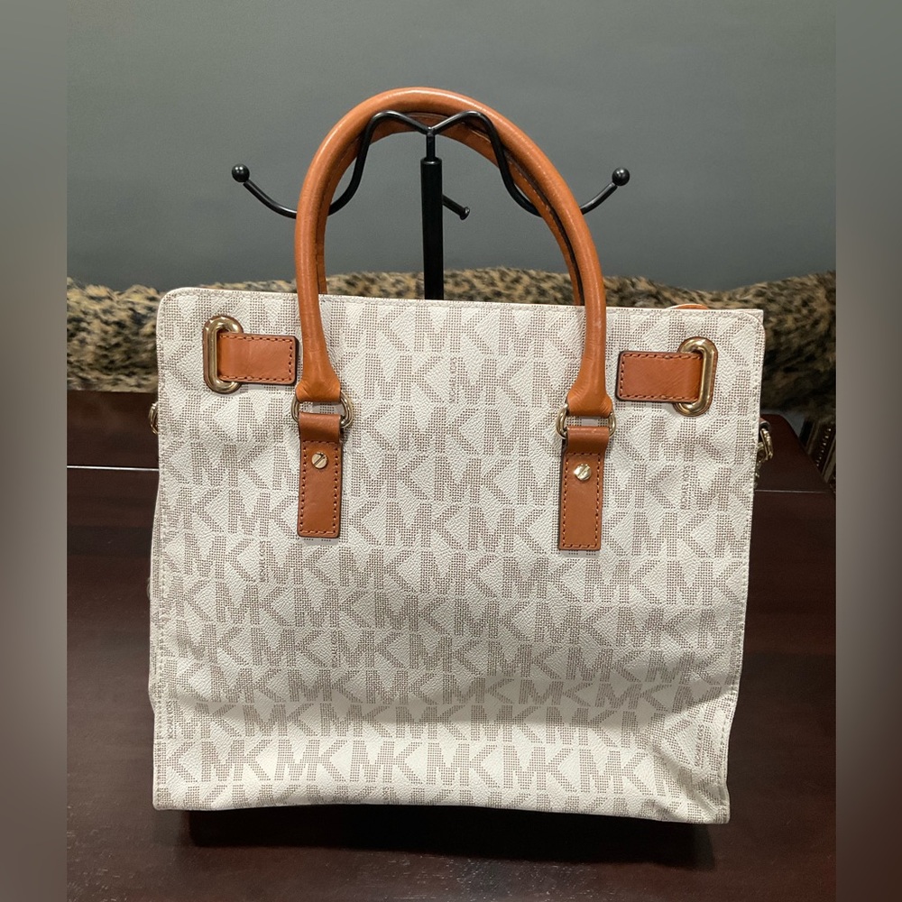 MICHAEL KORS HAMILTON LOGO TOTE WITH SHOULDER STRAP IN VANILLA - Picture 2 of 12